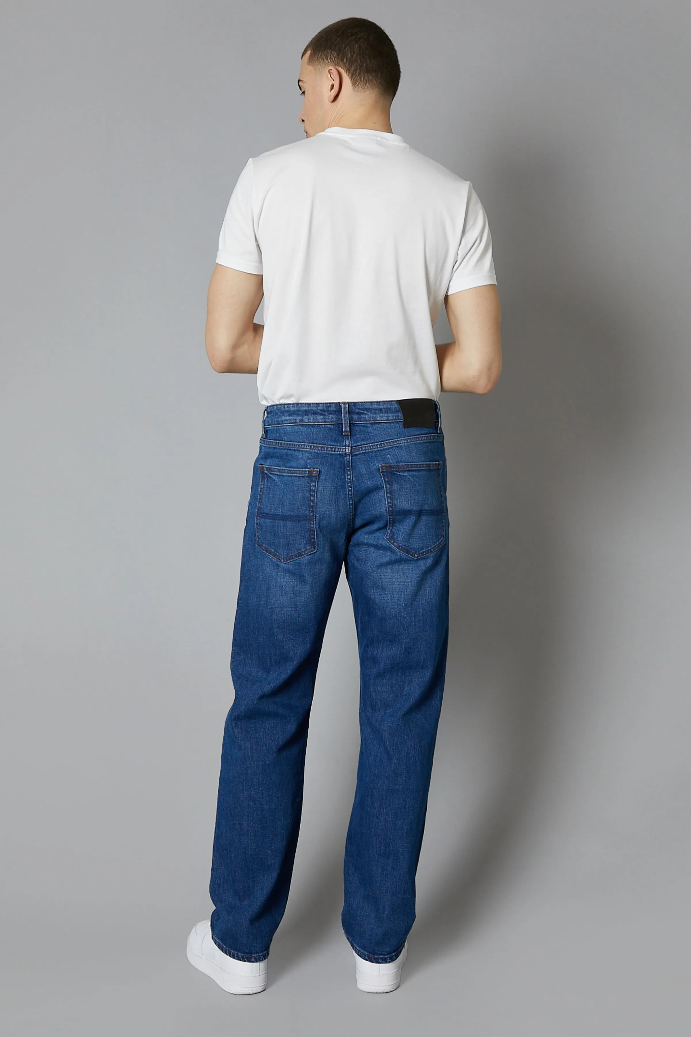 Montana Loose Fit Jeans In Mid Blue